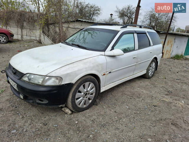 Белый Опель Вектра, объемом двигателя 2 л и пробегом 400 тыс. км за 2000 $, фото 1 на Automoto.ua