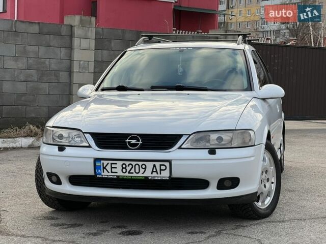 Белый Опель Вектра, объемом двигателя 1.8 л и пробегом 283 тыс. км за 3000 $, фото 1 на Automoto.ua