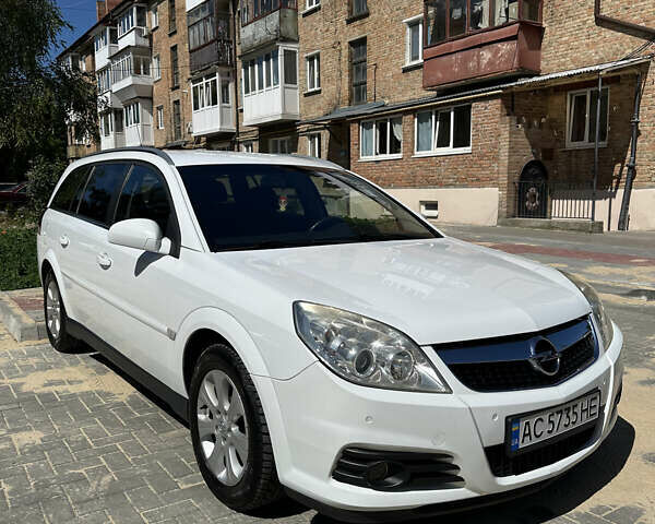 Белый Опель Вектра, объемом двигателя 1.9 л и пробегом 241 тыс. км за 7500 $, фото 1 на Automoto.ua