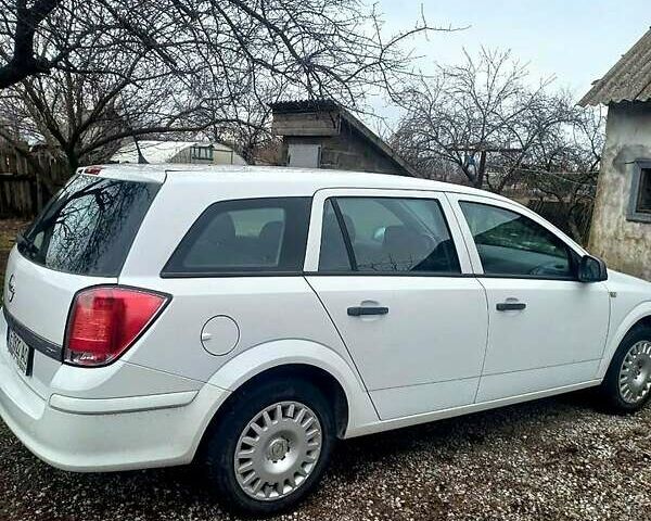 Белый Опель Вектра, объемом двигателя 1.2 л и пробегом 23 тыс. км за 6000 $, фото 1 на Automoto.ua