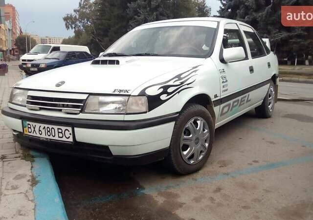 Белый Опель Вектра, объемом двигателя 1.6 л и пробегом 200 тыс. км за 2100 $, фото 1 на Automoto.ua