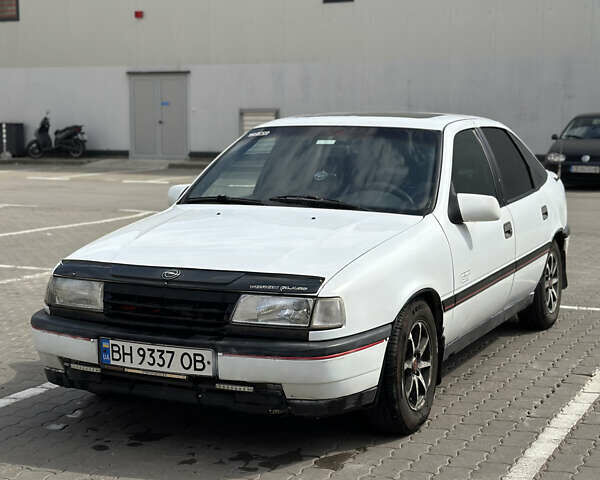 Белый Опель Вектра, объемом двигателя 0 л и пробегом 377 тыс. км за 1858 $, фото 1 на Automoto.ua