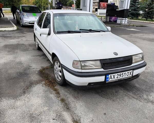 Белый Опель Вектра, объемом двигателя 1.6 л и пробегом 456 тыс. км за 1350 $, фото 1 на Automoto.ua