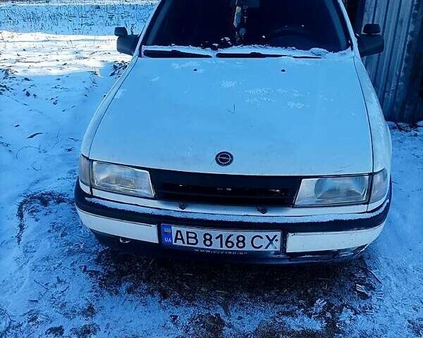 Белый Опель Вектра, объемом двигателя 1.8 л и пробегом 247 тыс. км за 1000 $, фото 1 на Automoto.ua