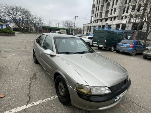 Бежевий Опель Вектра, об'ємом двигуна 0 л та пробігом 200 тис. км за 650 $, фото 1 на Automoto.ua