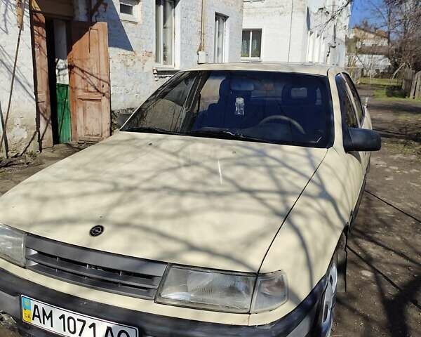 Бежевый Опель Вектра, объемом двигателя 1.8 л и пробегом 300 тыс. км за 1100 $, фото 1 на Automoto.ua