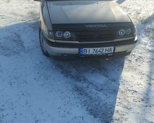 Бежевий Опель Вектра, об'ємом двигуна 2 л та пробігом 300 тис. км за 1700 $, фото 1 на Automoto.ua