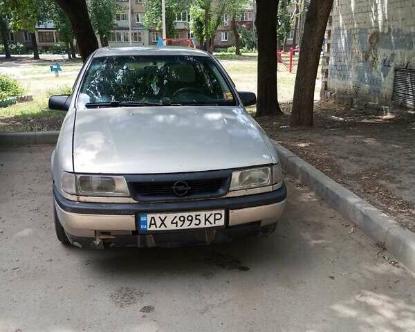 Бежевий Опель Вектра, об'ємом двигуна 1.6 л та пробігом 500 тис. км за 1000 $, фото 1 на Automoto.ua