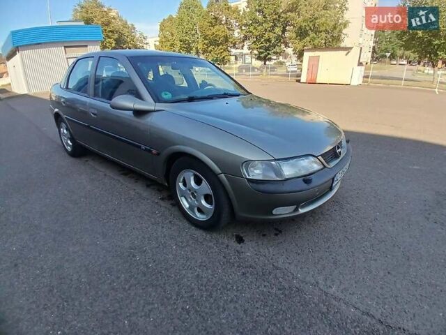 Бежевий Опель Вектра, об'ємом двигуна 1.6 л та пробігом 303 тис. км за 2450 $, фото 1 на Automoto.ua