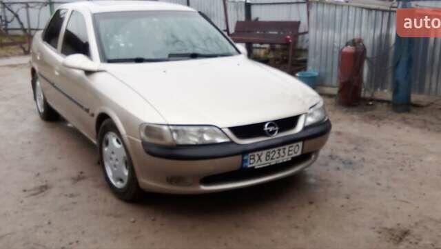 Бежевий Опель Вектра, об'ємом двигуна 1.8 л та пробігом 280 тис. км за 3000 $, фото 1 на Automoto.ua