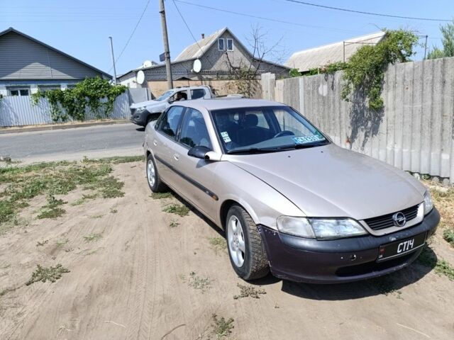 Бежевый Опель Вектра, объемом двигателя 2 л и пробегом 211 тыс. км за 1194 $, фото 1 на Automoto.ua