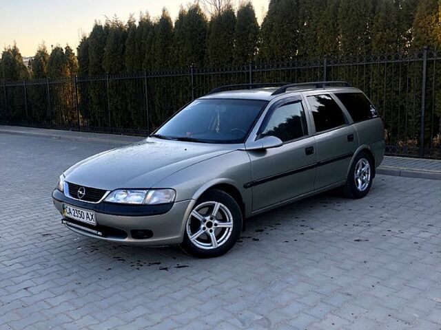 Бежевый Опель Вектра, объемом двигателя 2 л и пробегом 200 тыс. км за 2200 $, фото 1 на Automoto.ua