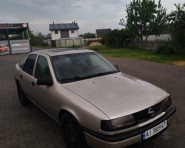 Бежевый Опель Вектра, объемом двигателя 1.6 л и пробегом 316 тыс. км за 2300 $, фото 1 на Automoto.ua