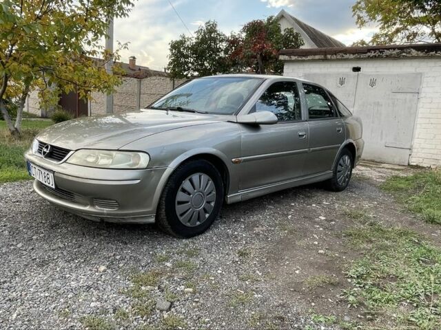 Бежевий Опель Вектра, об'ємом двигуна 2 л та пробігом 250 тис. км за 1650 $, фото 1 на Automoto.ua