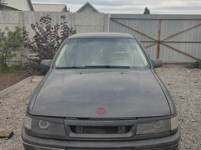 Черный Опель Вектра, объемом двигателя 2 л и пробегом 93 тыс. км за 474 $, фото 1 на Automoto.ua