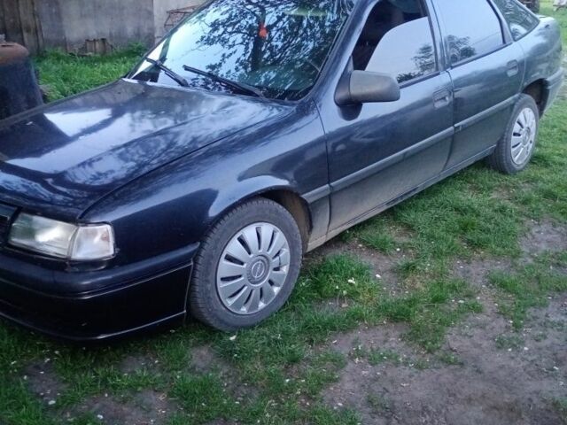 Черный Опель Вектра, объемом двигателя 1.8 л и пробегом 310 тыс. км за 1300 $, фото 1 на Automoto.ua