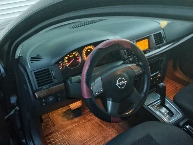 Черный Опель Вектра, объемом двигателя 2.2 л и пробегом 250 тыс. км за 3552 $, фото 1 на Automoto.ua