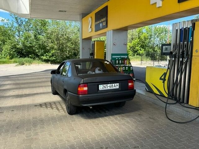 Чорний Опель Вектра, об'ємом двигуна 2 л та пробігом 300 тис. км за 887 $, фото 1 на Automoto.ua