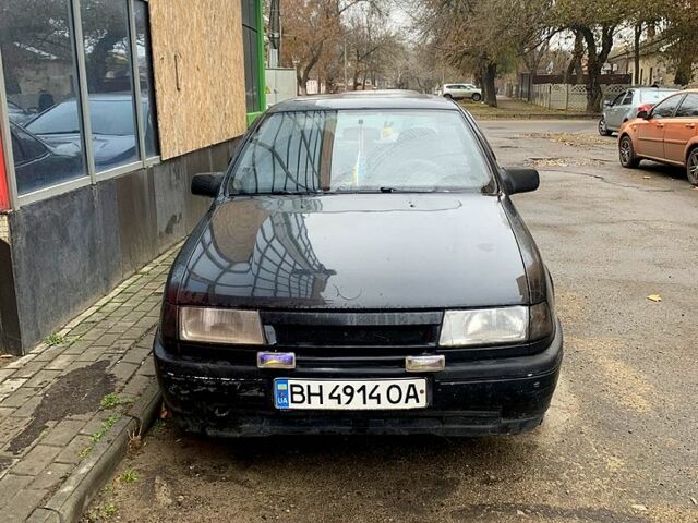Черный Опель Вектра, объемом двигателя 17 л и пробегом 400 тыс. км за 1600 $, фото 1 на Automoto.ua
