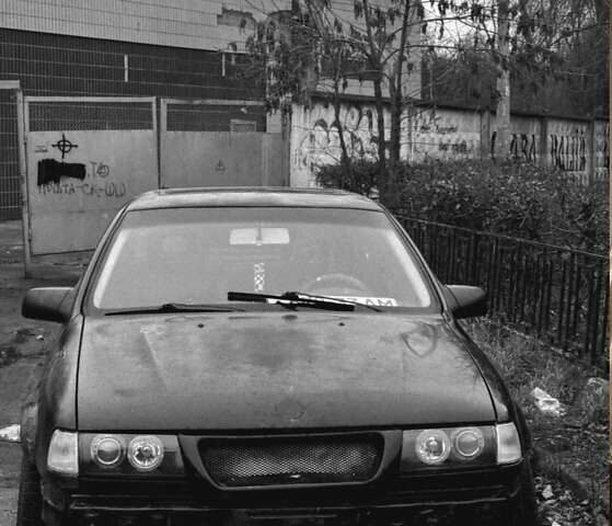 Черный Опель Вектра, объемом двигателя 2 л и пробегом 230 тыс. км за 1200 $, фото 1 на Automoto.ua