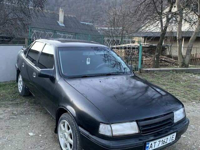 Черный Опель Вектра, объемом двигателя 1.8 л и пробегом 200 тыс. км за 800 $, фото 1 на Automoto.ua