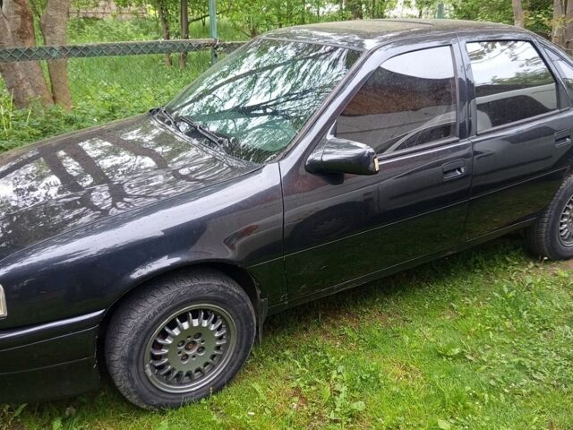 Чорний Опель Вектра, об'ємом двигуна 1.6 л та пробігом 132 тис. км за 1550 $, фото 1 на Automoto.ua