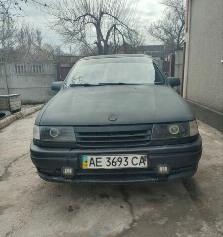 Черный Опель Вектра, объемом двигателя 2 л и пробегом 240 тыс. км за 600 $, фото 1 на Automoto.ua