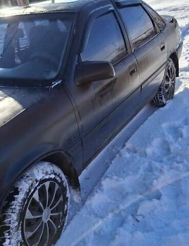 Черный Опель Вектра, объемом двигателя 1.8 л и пробегом 200 тыс. км за 1140 $, фото 1 на Automoto.ua