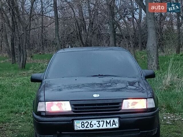 Черный Опель Вектра, объемом двигателя 1.6 л и пробегом 300 тыс. км за 1500 $, фото 1 на Automoto.ua