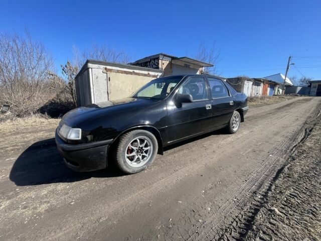 Черный Опель Вектра, объемом двигателя 1.8 л и пробегом 230 тыс. км за 1400 $, фото 1 на Automoto.ua