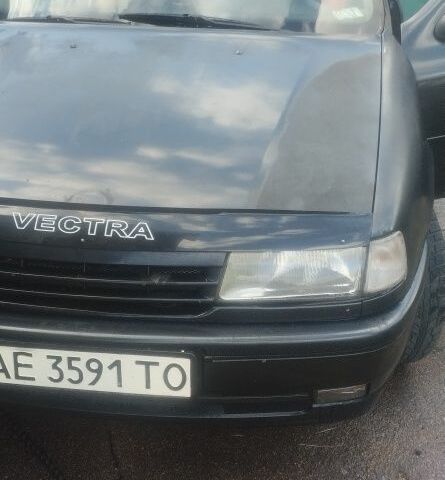 Черный Опель Вектра, объемом двигателя 1.6 л и пробегом 300 тыс. км за 1300 $, фото 1 на Automoto.ua