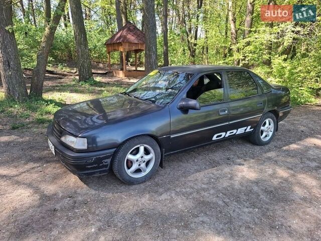 Черный Опель Вектра, объемом двигателя 2 л и пробегом 200 тыс. км за 1100 $, фото 1 на Automoto.ua