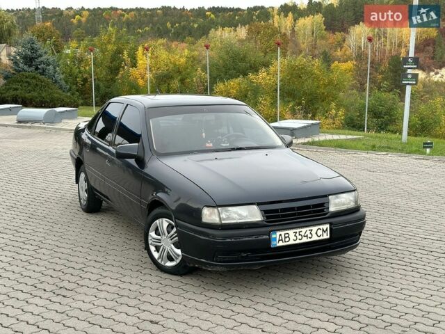 Чорний Опель Вектра, об'ємом двигуна 1.6 л та пробігом 300 тис. км за 1300 $, фото 1 на Automoto.ua