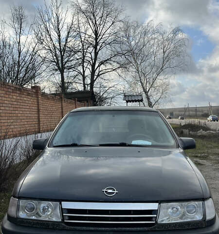 Черный Опель Вектра, объемом двигателя 1.8 л и пробегом 374 тыс. км за 1300 $, фото 1 на Automoto.ua