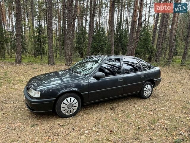 Черный Опель Вектра, объемом двигателя 1.8 л и пробегом 300 тыс. км за 1400 $, фото 1 на Automoto.ua