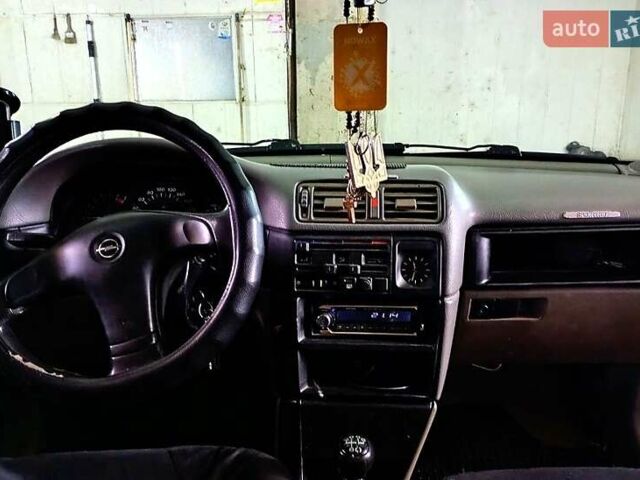 Черный Опель Вектра, объемом двигателя 2 л и пробегом 300 тыс. км за 1300 $, фото 1 на Automoto.ua