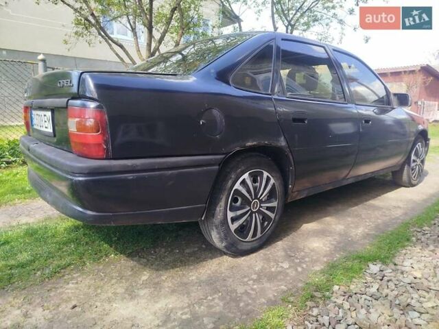 Черный Опель Вектра, объемом двигателя 2 л и пробегом 350 тыс. км за 930 $, фото 1 на Automoto.ua