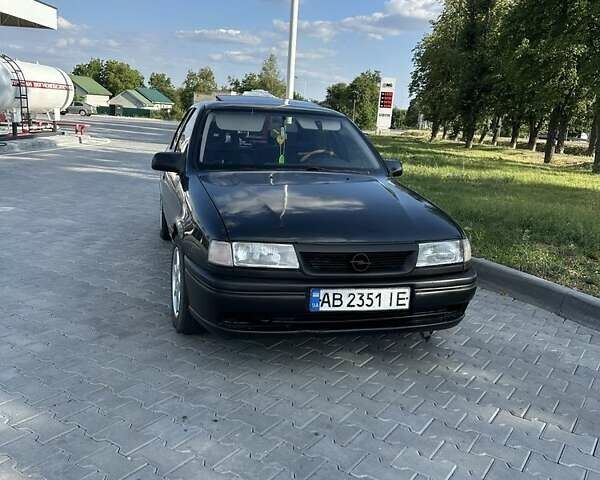Черный Опель Вектра, объемом двигателя 2 л и пробегом 222 тыс. км за 1000 $, фото 1 на Automoto.ua