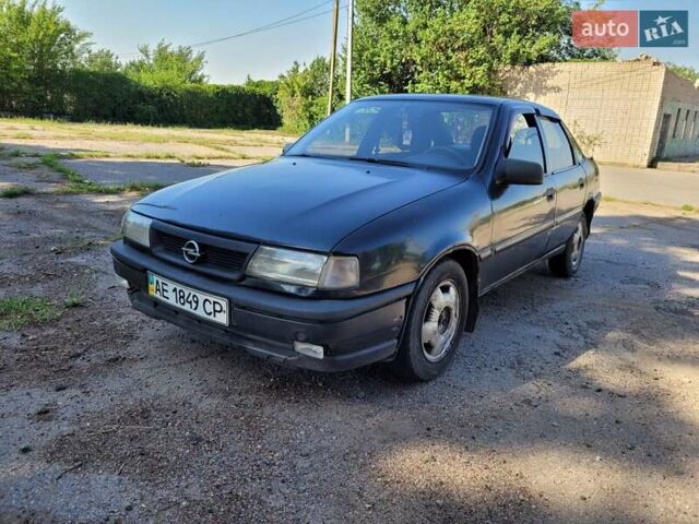 Черный Опель Вектра, объемом двигателя 1.6 л и пробегом 354 тыс. км за 1700 $, фото 1 на Automoto.ua