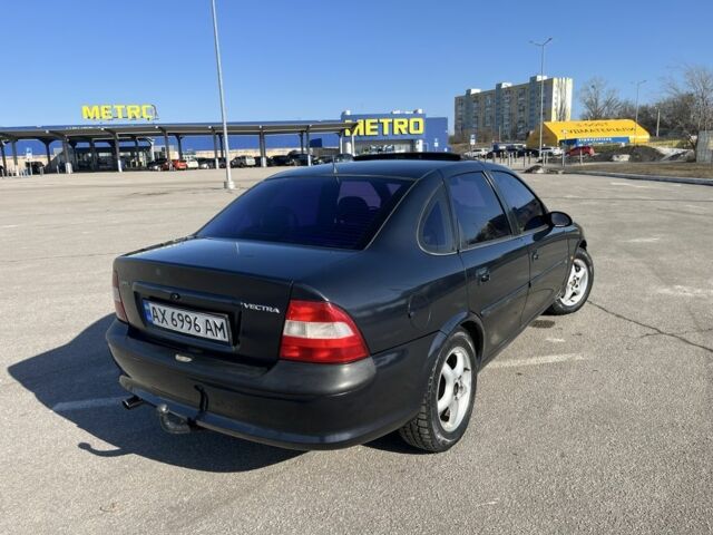 Черный Опель Вектра, объемом двигателя 1.6 л и пробегом 240 тыс. км за 2000 $, фото 1 на Automoto.ua