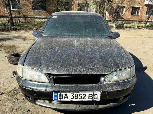 Черный Опель Вектра, объемом двигателя 1.6 л и пробегом 300 тыс. км за 1200 $, фото 1 на Automoto.ua