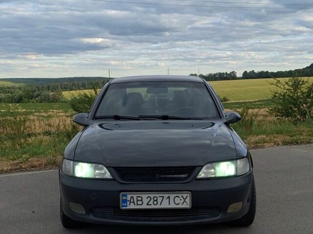 Черный Опель Вектра, объемом двигателя 1.8 л и пробегом 340 тыс. км за 2650 $, фото 1 на Automoto.ua