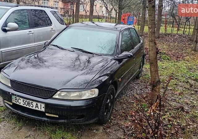Черный Опель Вектра, объемом двигателя 1.6 л и пробегом 300 тыс. км за 2050 $, фото 1 на Automoto.ua
