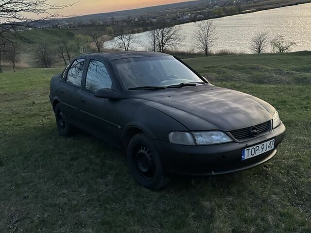 Черный Опель Вектра, объемом двигателя 1.6 л и пробегом 231 тыс. км за 989 $, фото 1 на Automoto.ua