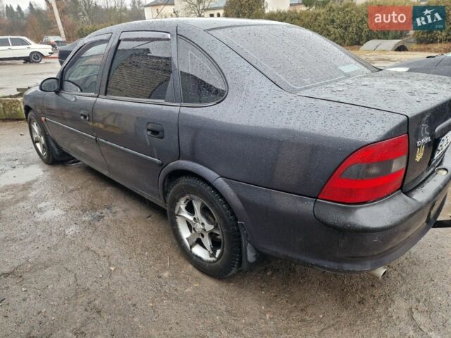 Черный Опель Вектра, объемом двигателя 1.8 л и пробегом 330 тыс. км за 1700 $, фото 1 на Automoto.ua
