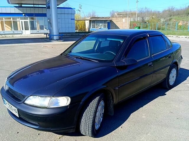 Черный Опель Вектра, объемом двигателя 1.6 л и пробегом 280 тыс. км за 2400 $, фото 1 на Automoto.ua