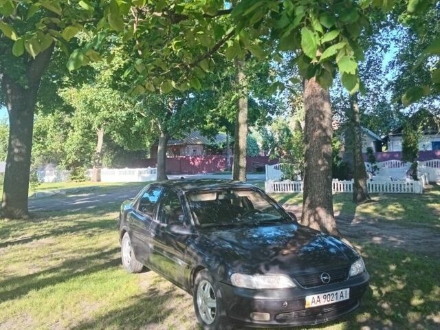 Черный Опель Вектра, объемом двигателя 1.6 л и пробегом 178 тыс. км за 1577 $, фото 1 на Automoto.ua