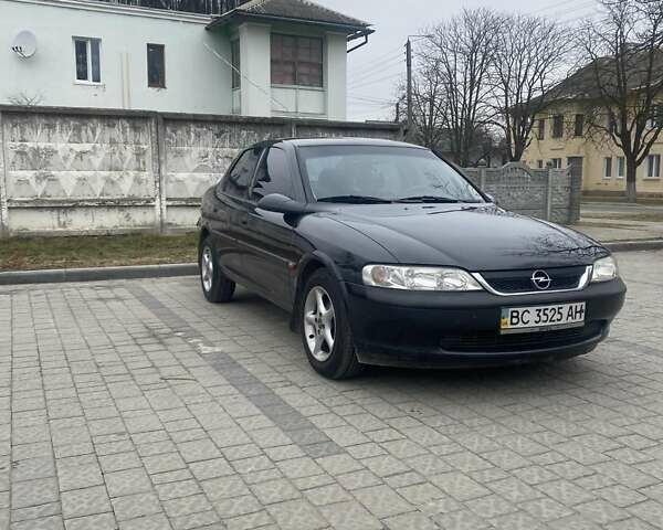 Черный Опель Вектра, объемом двигателя 1.6 л и пробегом 235 тыс. км за 3500 $, фото 1 на Automoto.ua