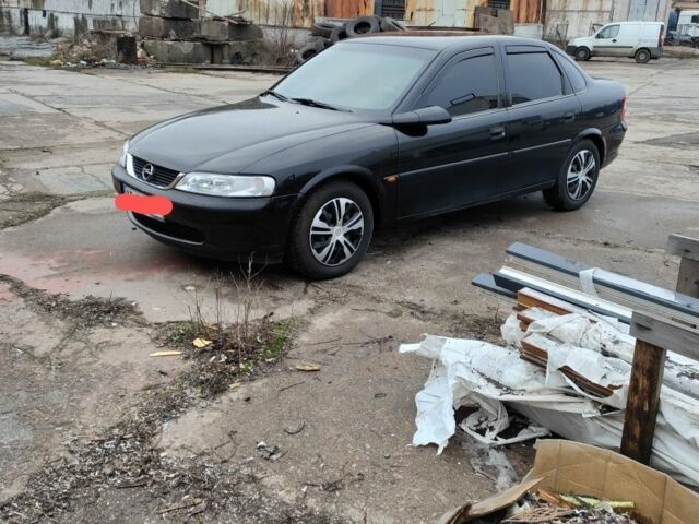Черный Опель Вектра, объемом двигателя 1.8 л и пробегом 205 тыс. км за 3000 $, фото 1 на Automoto.ua