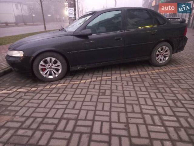 Черный Опель Вектра, объемом двигателя 2 л и пробегом 348 тыс. км за 2200 $, фото 1 на Automoto.ua
